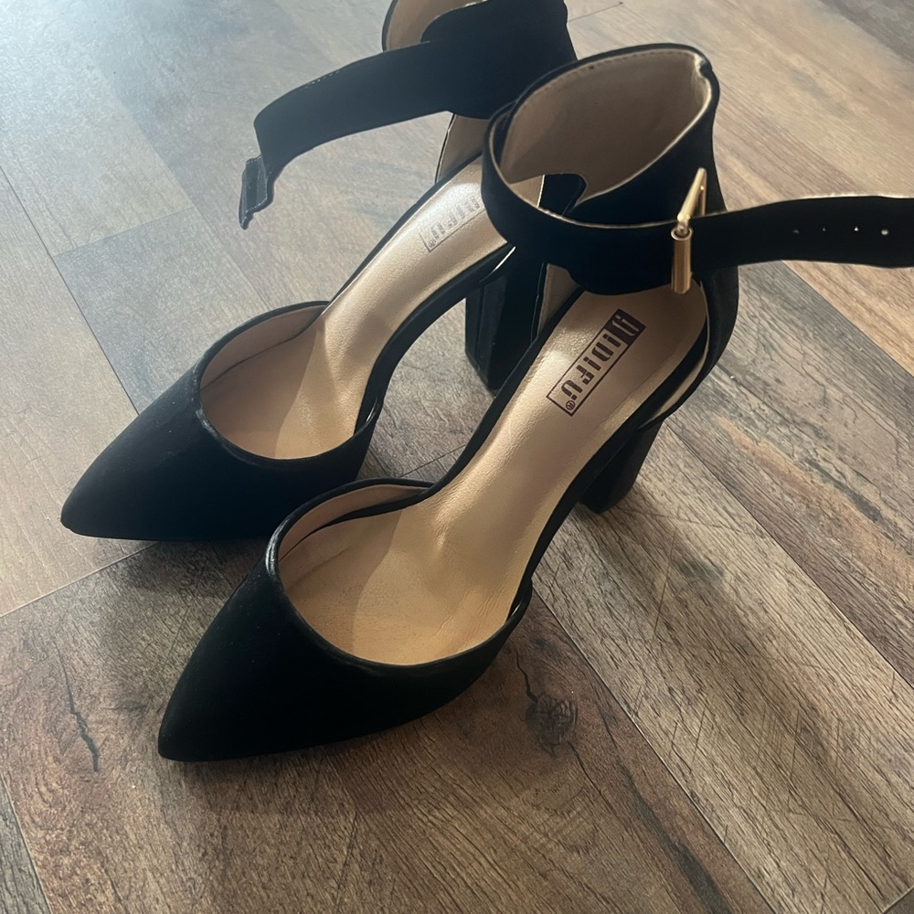 Heels - Picture 2 of 5